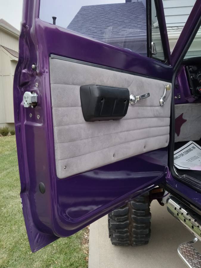 Chevrolet-K-10-1968-purple-21