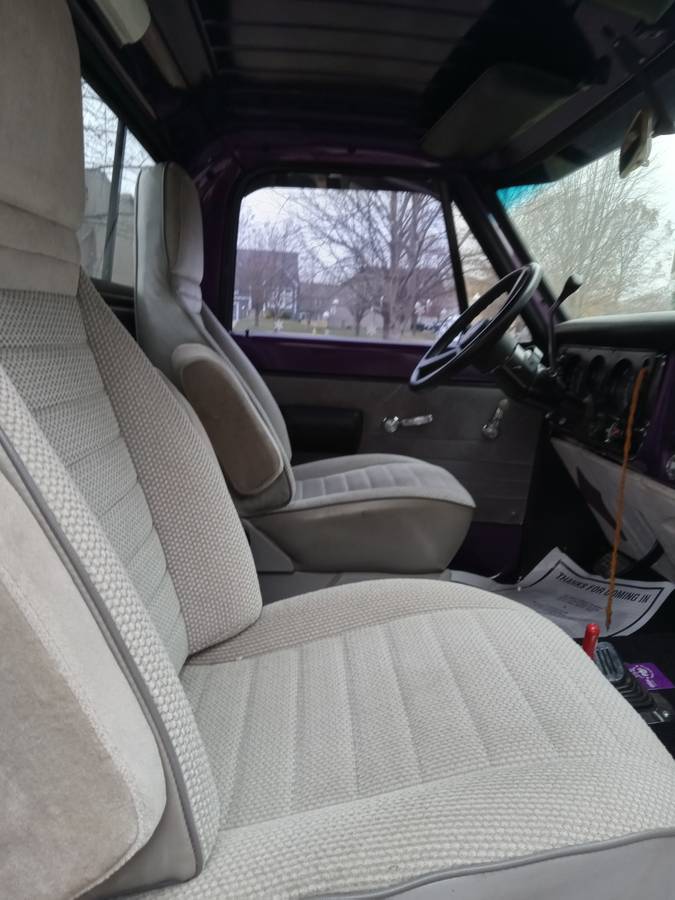 Chevrolet-K-10-1968-purple-7