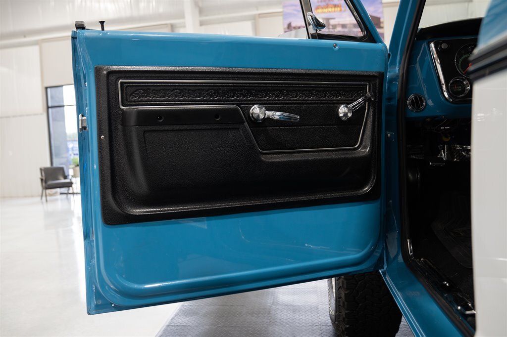 Chevrolet-K-5-Blazer-1972-SUV-34