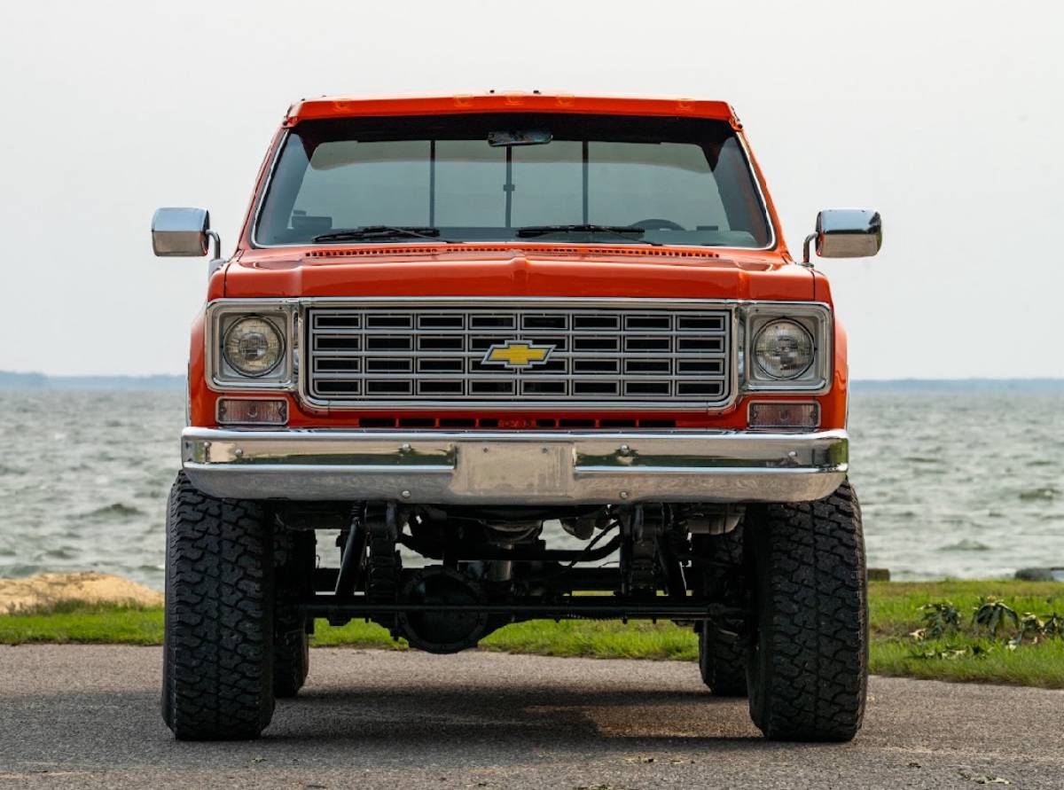 Chevrolet-K10-1976-orange-1