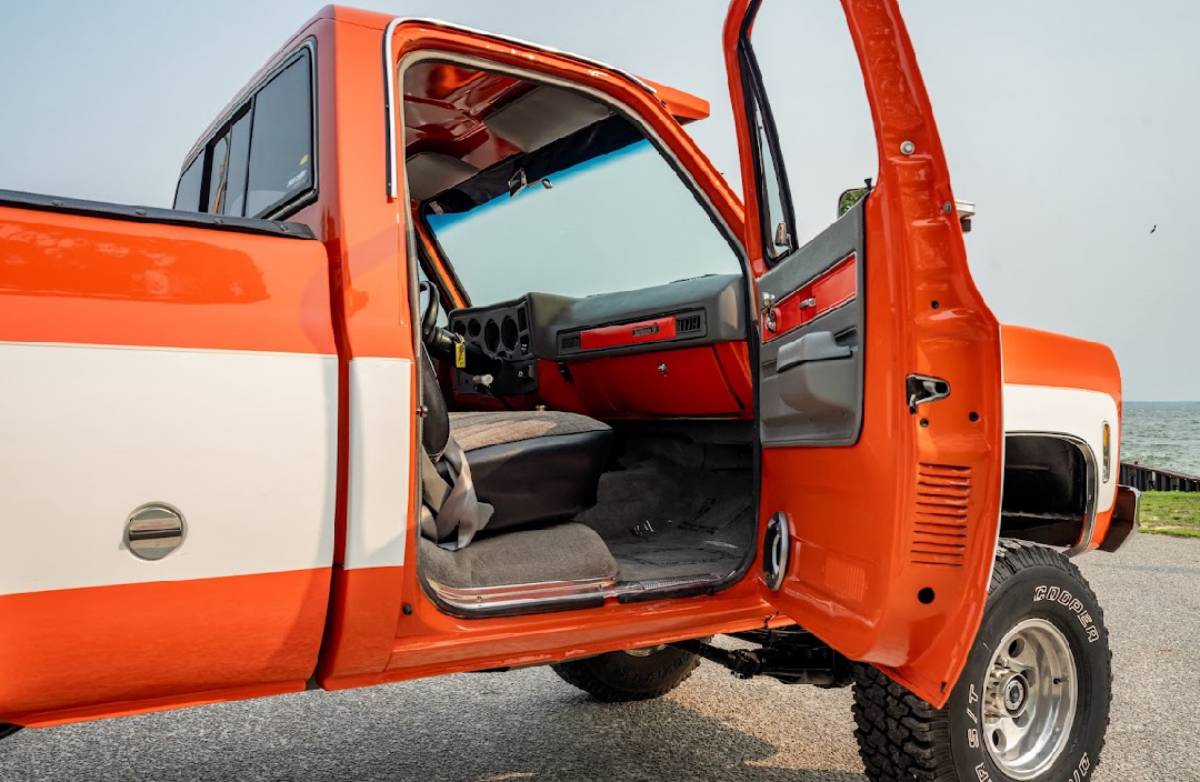 Chevrolet-K10-1976-orange-10