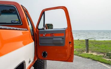 Chevrolet-K10-1976-orange-11