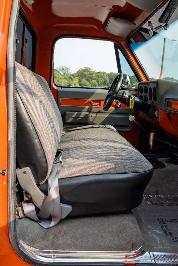 Chevrolet-K10-1976-orange-12