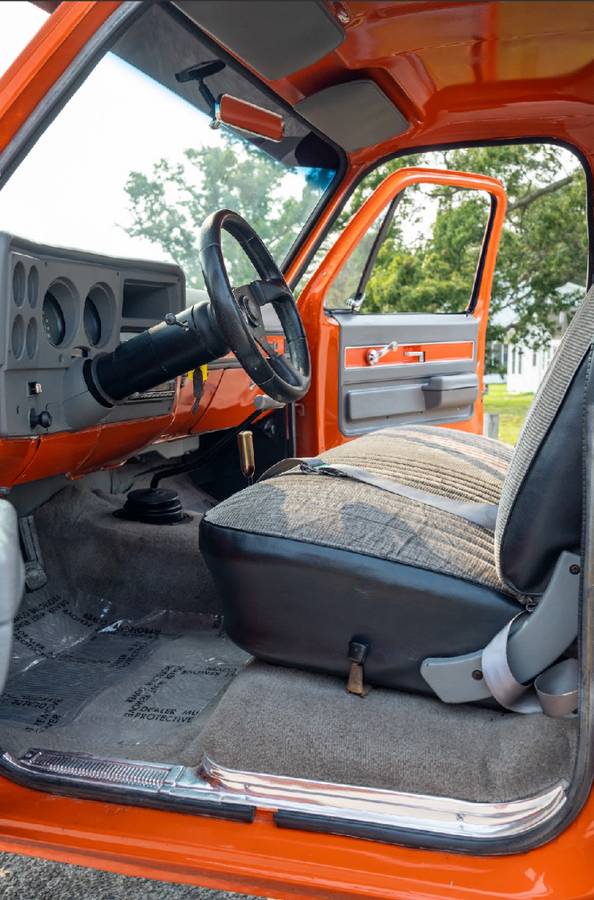Chevrolet-K10-1976-orange-13