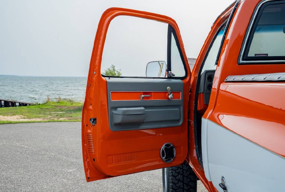 Chevrolet-K10-1976-orange-14