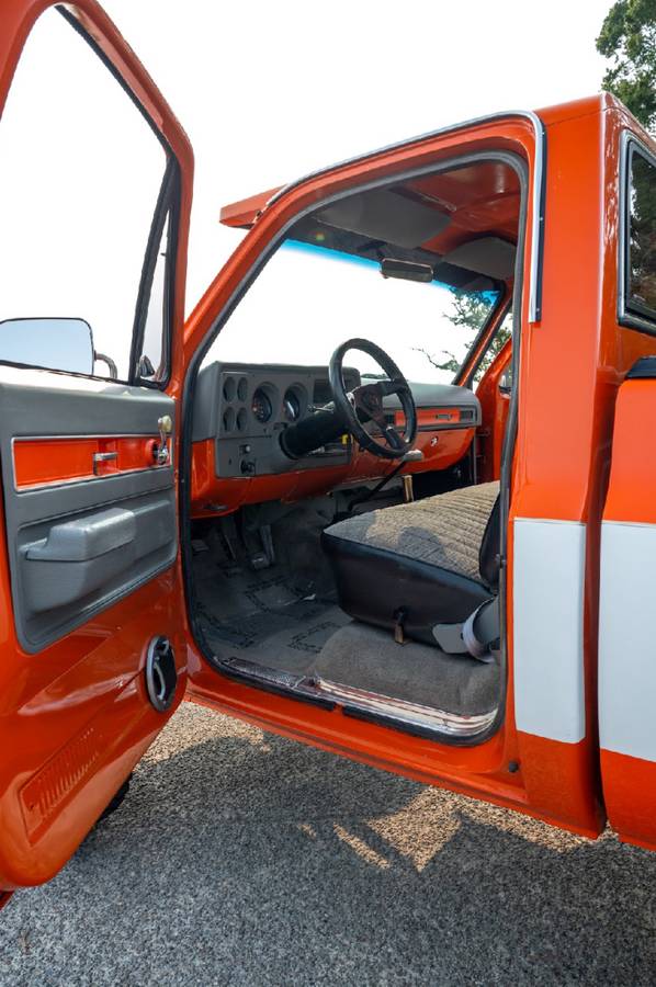 Chevrolet-K10-1976-orange-19