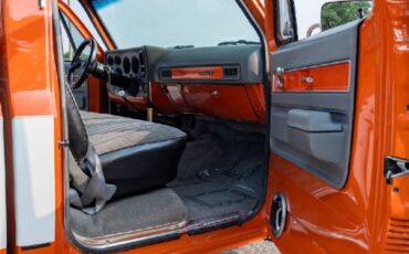 Chevrolet-K10-1976-orange-22