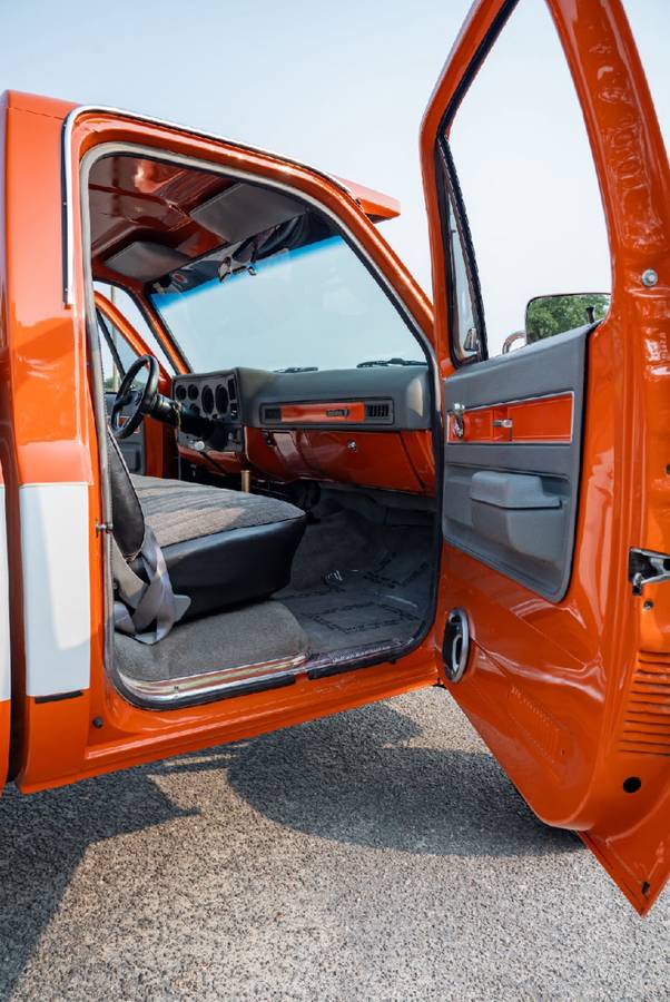 Chevrolet-K10-1976-orange-22