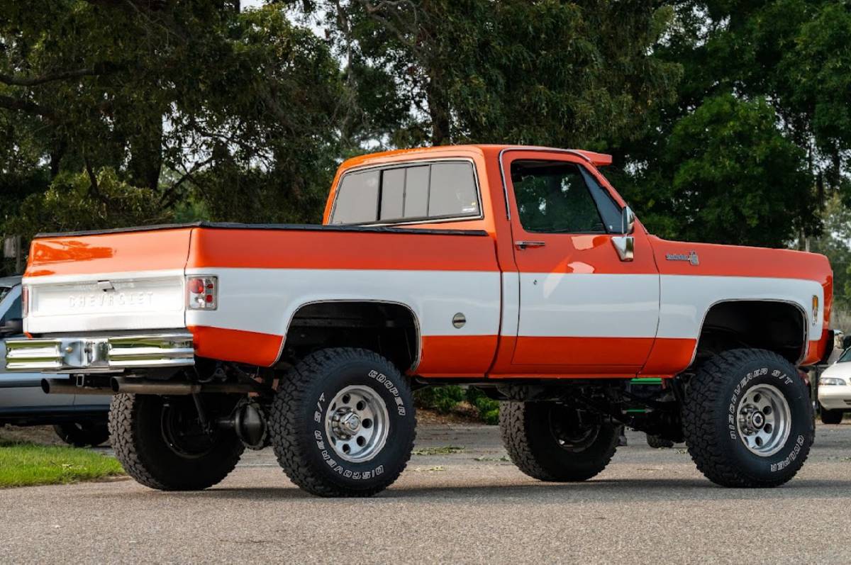 Chevrolet-K10-1976-orange-5