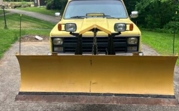 Chevrolet-K10-silverado-4x4-1990-yellow-1
