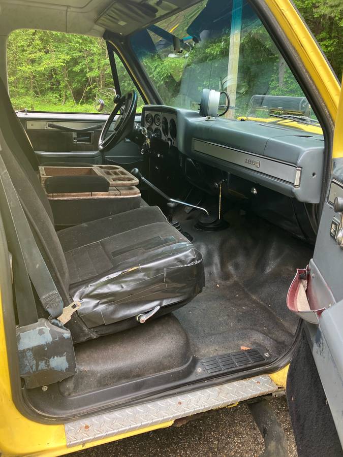 Chevrolet-K10-silverado-4x4-1990-yellow-11