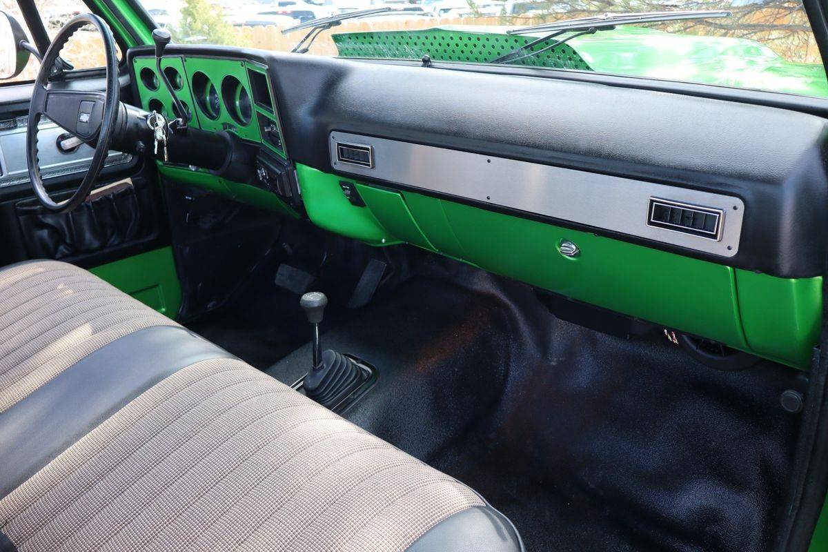 Chevrolet-K20-1979-green-17
