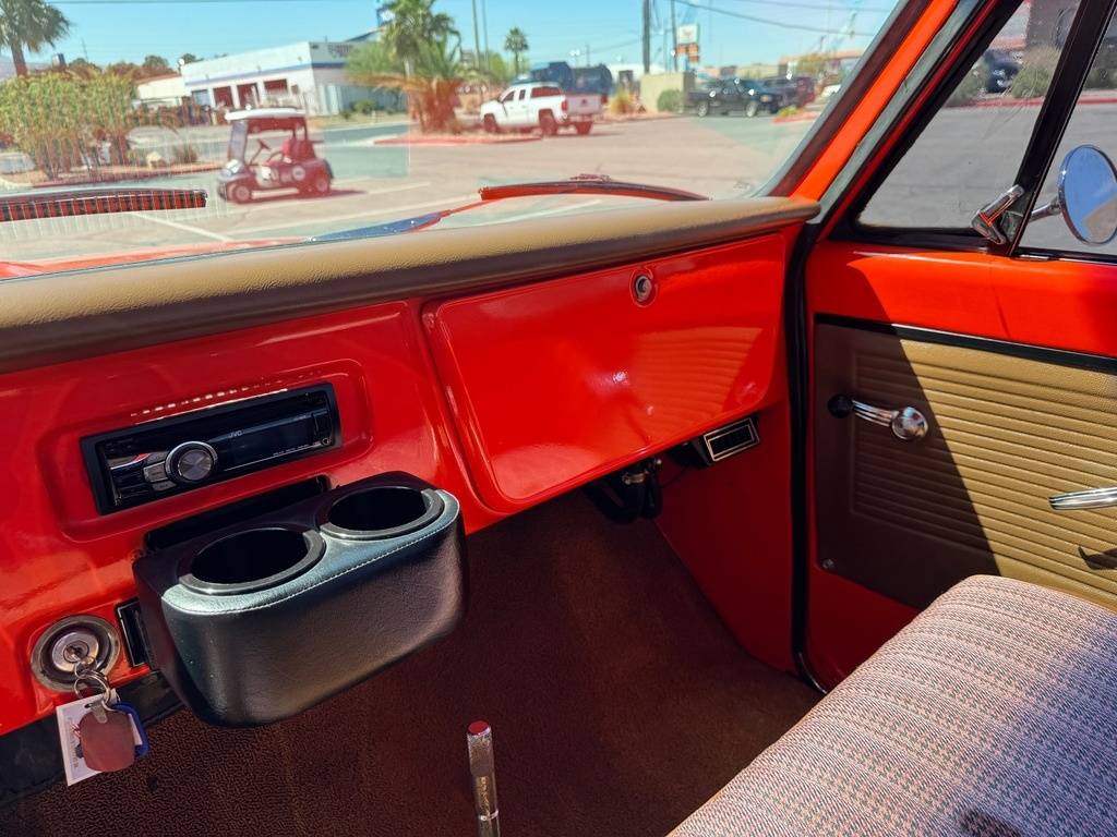 Chevrolet-K20-restomod-1968-orange-11