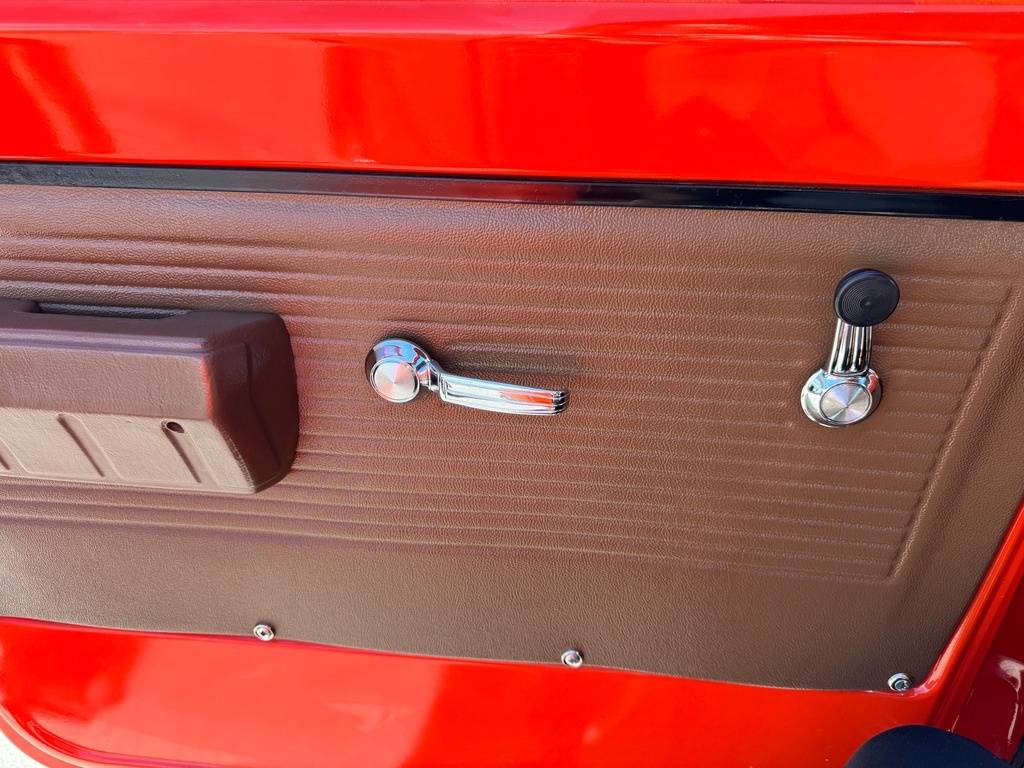 Chevrolet-K20-restomod-1968-orange-12