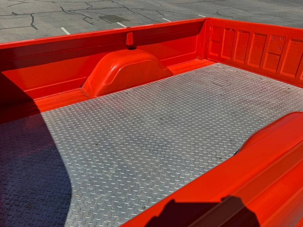 Chevrolet-K20-restomod-1968-orange-13