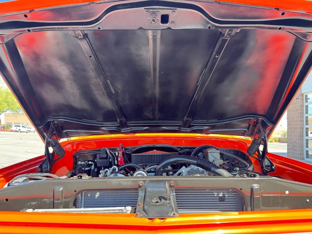 Chevrolet-K20-restomod-1968-orange-14
