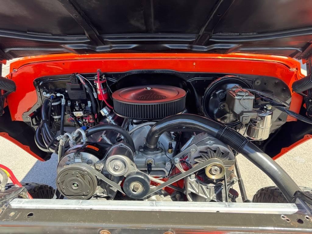 Chevrolet-K20-restomod-1968-orange-15