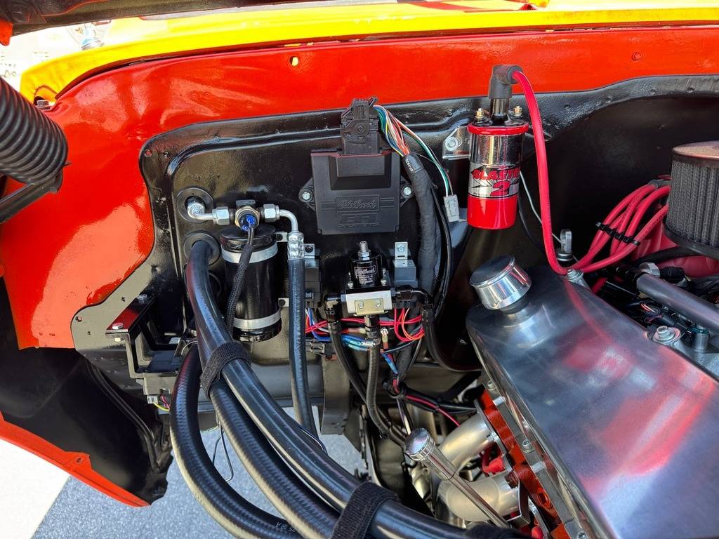 Chevrolet-K20-restomod-1968-orange-18