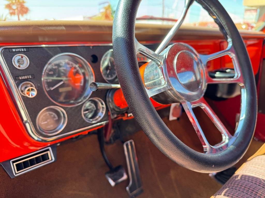 Chevrolet-K20-restomod-1968-orange-8