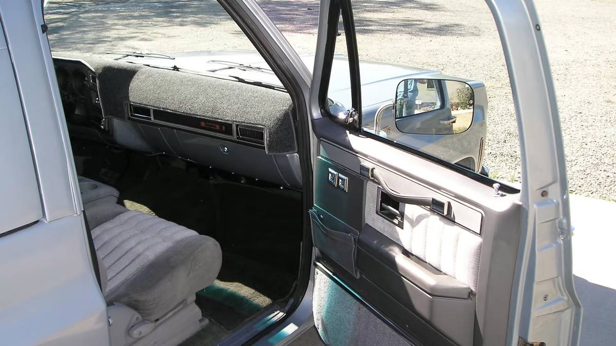 Chevrolet-K5-blazer-1977-silver-10