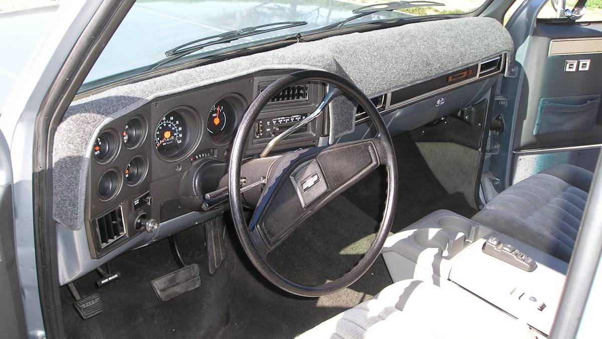 Chevrolet-K5-blazer-1977-silver-9