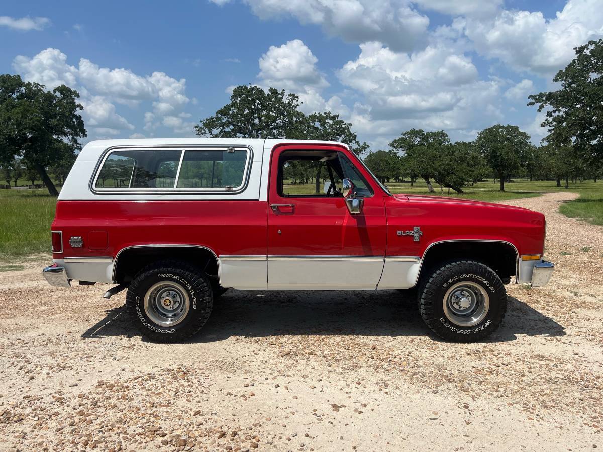 Chevrolet-K5-blazer-1978-red-11