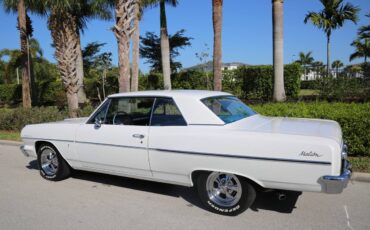 Chevrolet-Malibu-1964-white-3