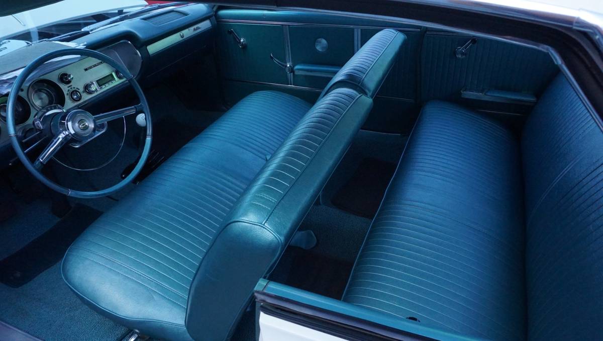 Chevrolet-Malibu-1964-white-8