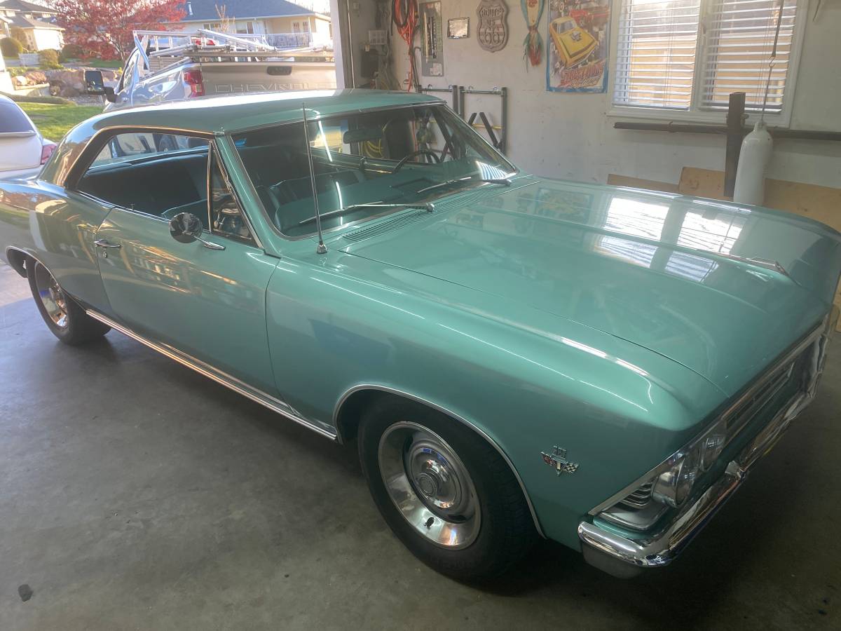 Chevrolet-Malibu-1966-green-1
