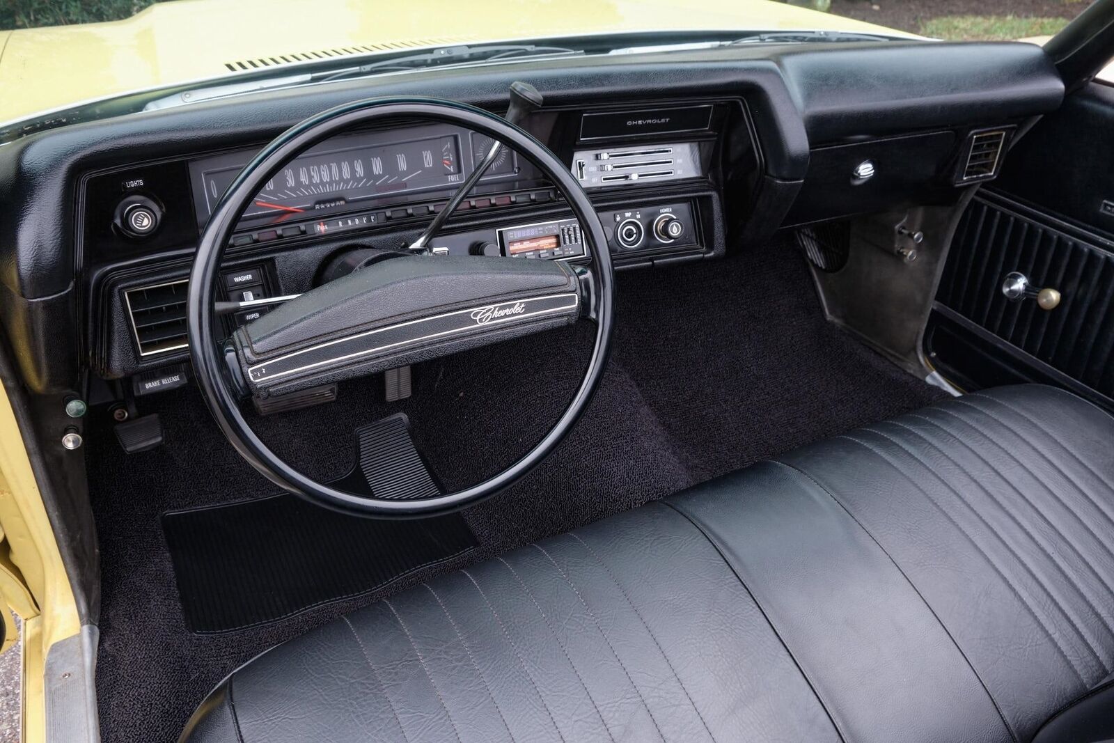 Chevrolet-Malibu-1972-2-Door-13