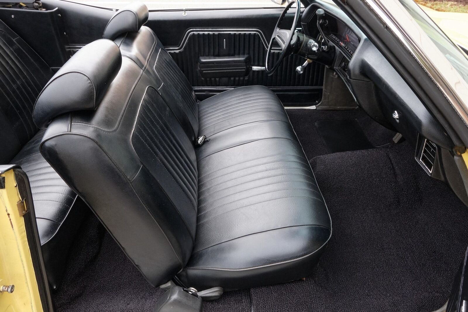 Chevrolet-Malibu-1972-2-Door-15