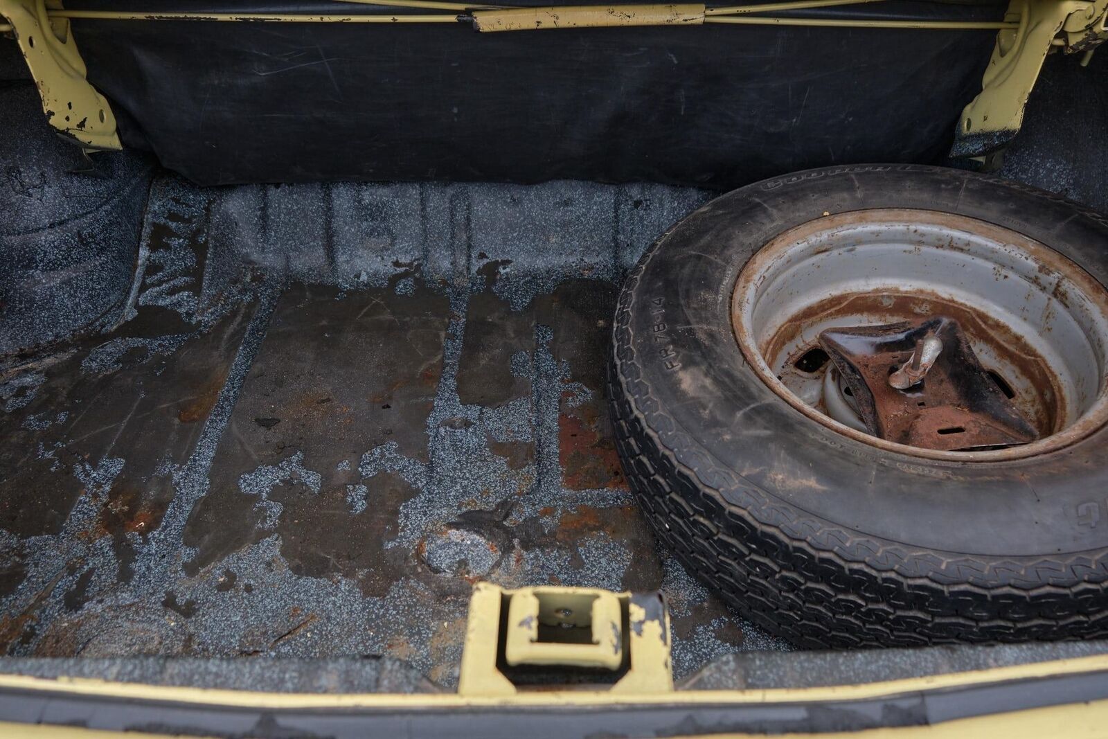 Chevrolet-Malibu-1972-2-Door-17