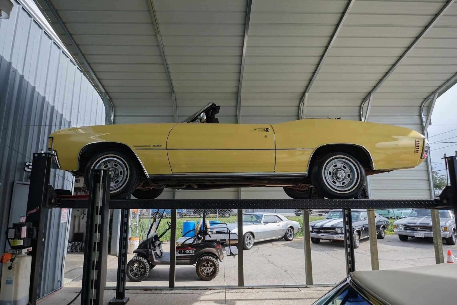 Chevrolet-Malibu-1972-2-Door-21