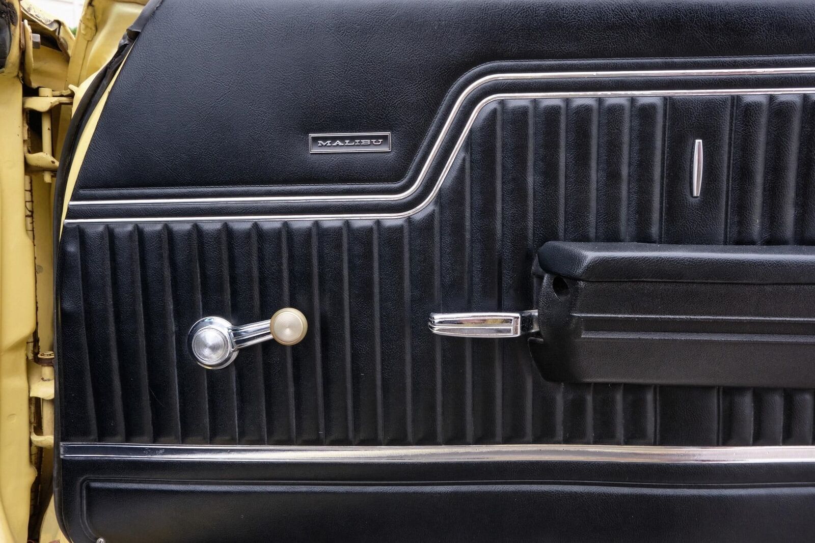 Chevrolet-Malibu-1972-2-Door-24