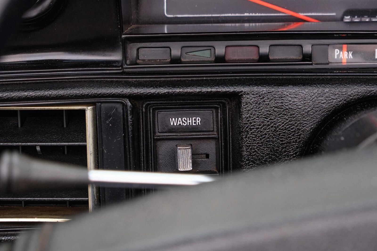 Chevrolet-Malibu-1972-2-Door-35