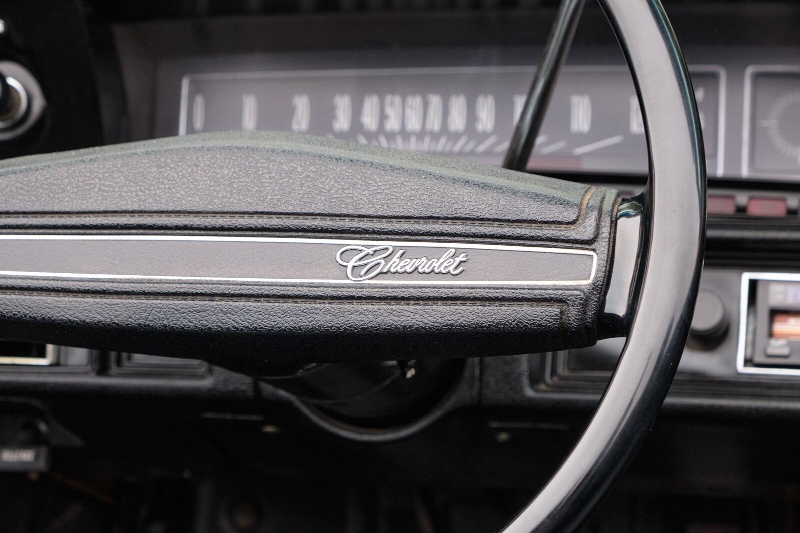 Chevrolet-Malibu-1972-2-Door-39