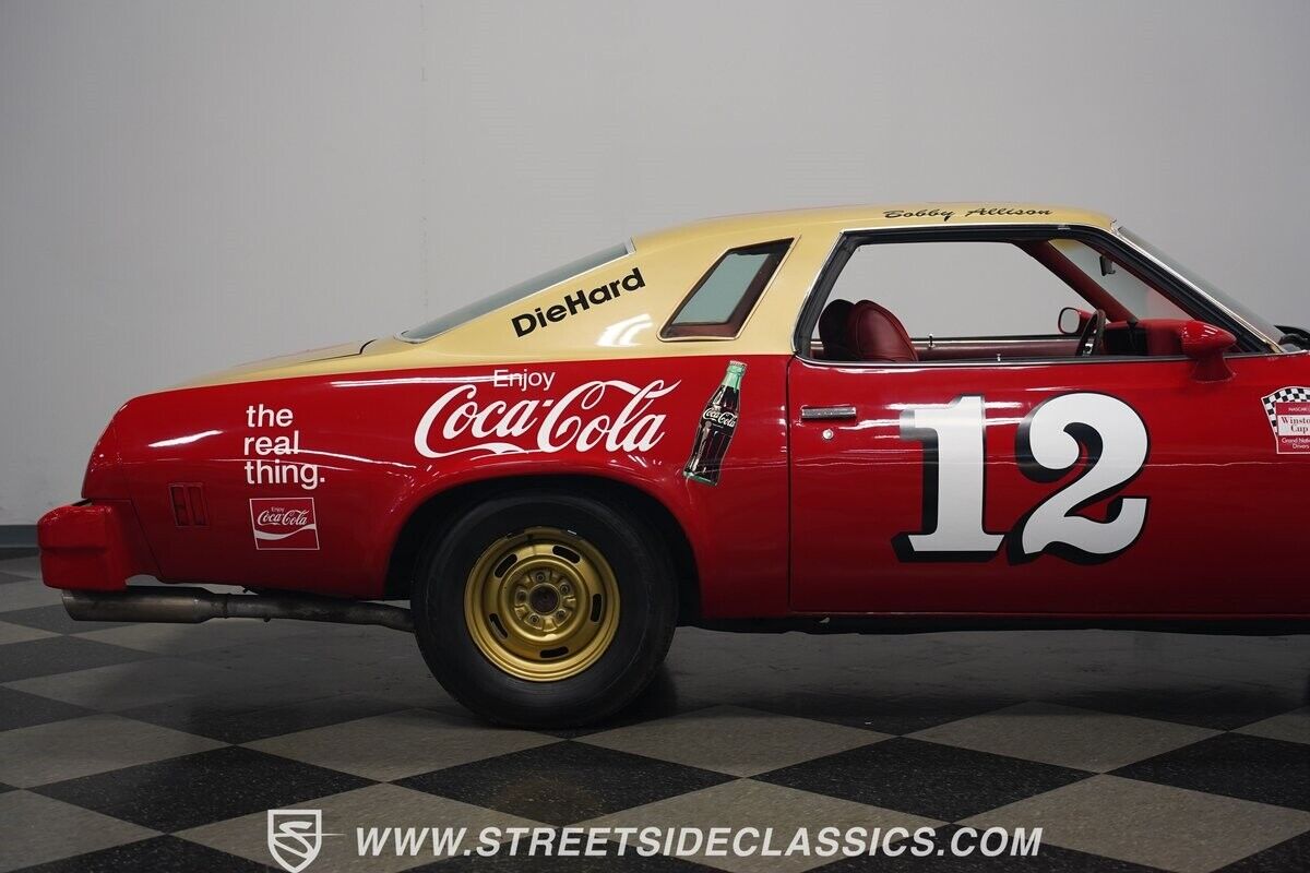 Chevrolet-Malibu-1977-Coupe-32