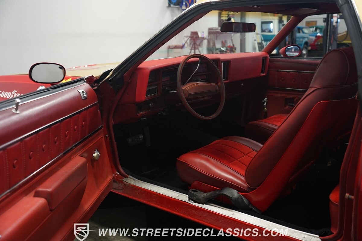 Chevrolet-Malibu-1977-Coupe-39