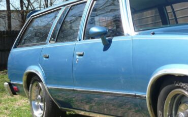 Chevrolet-Malibu-1982-Wagon-12