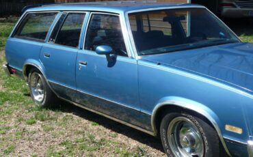Chevrolet-Malibu-1982-Wagon-14