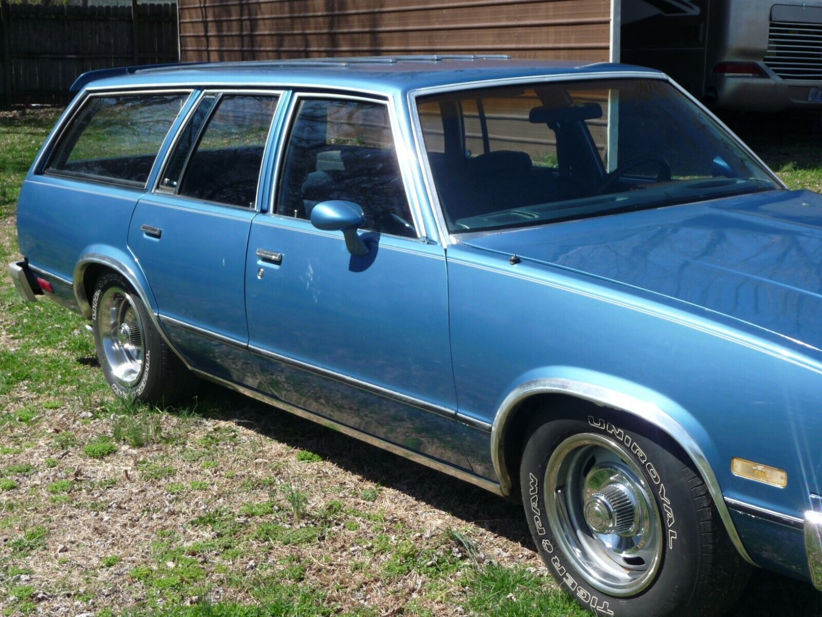 Chevrolet-Malibu-1982-Wagon-14