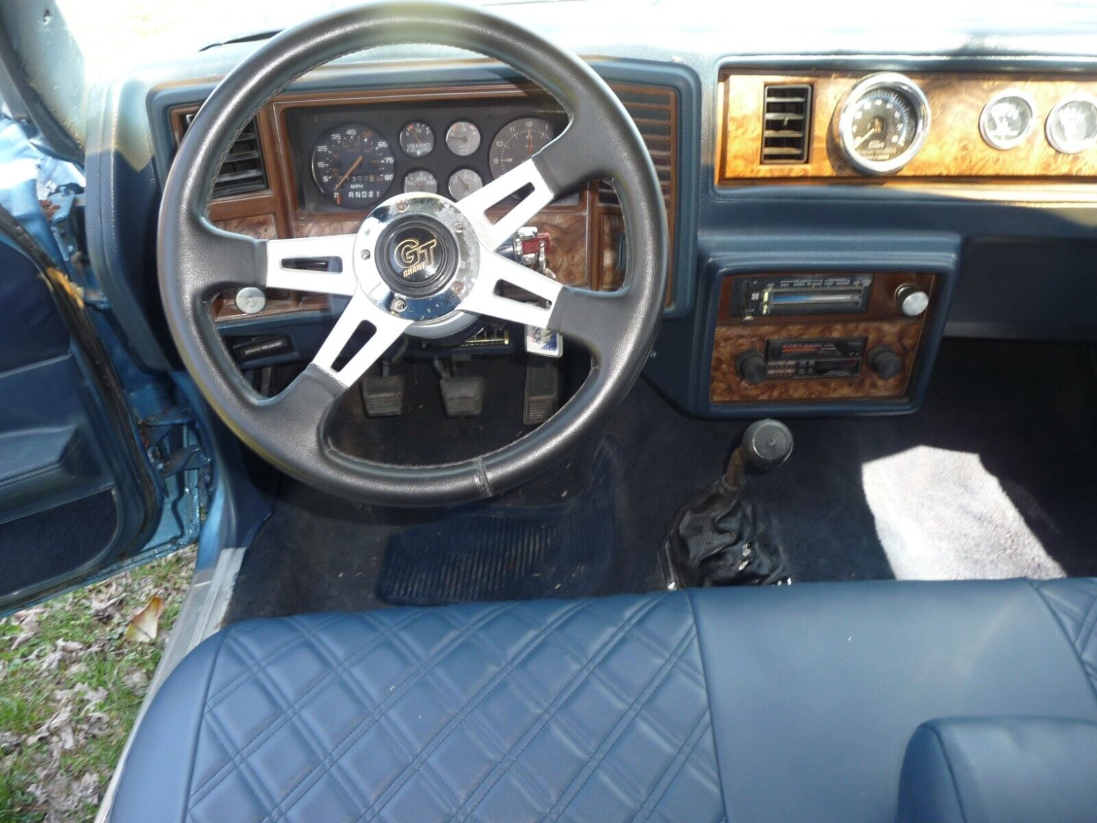 Chevrolet-Malibu-1982-Wagon-19