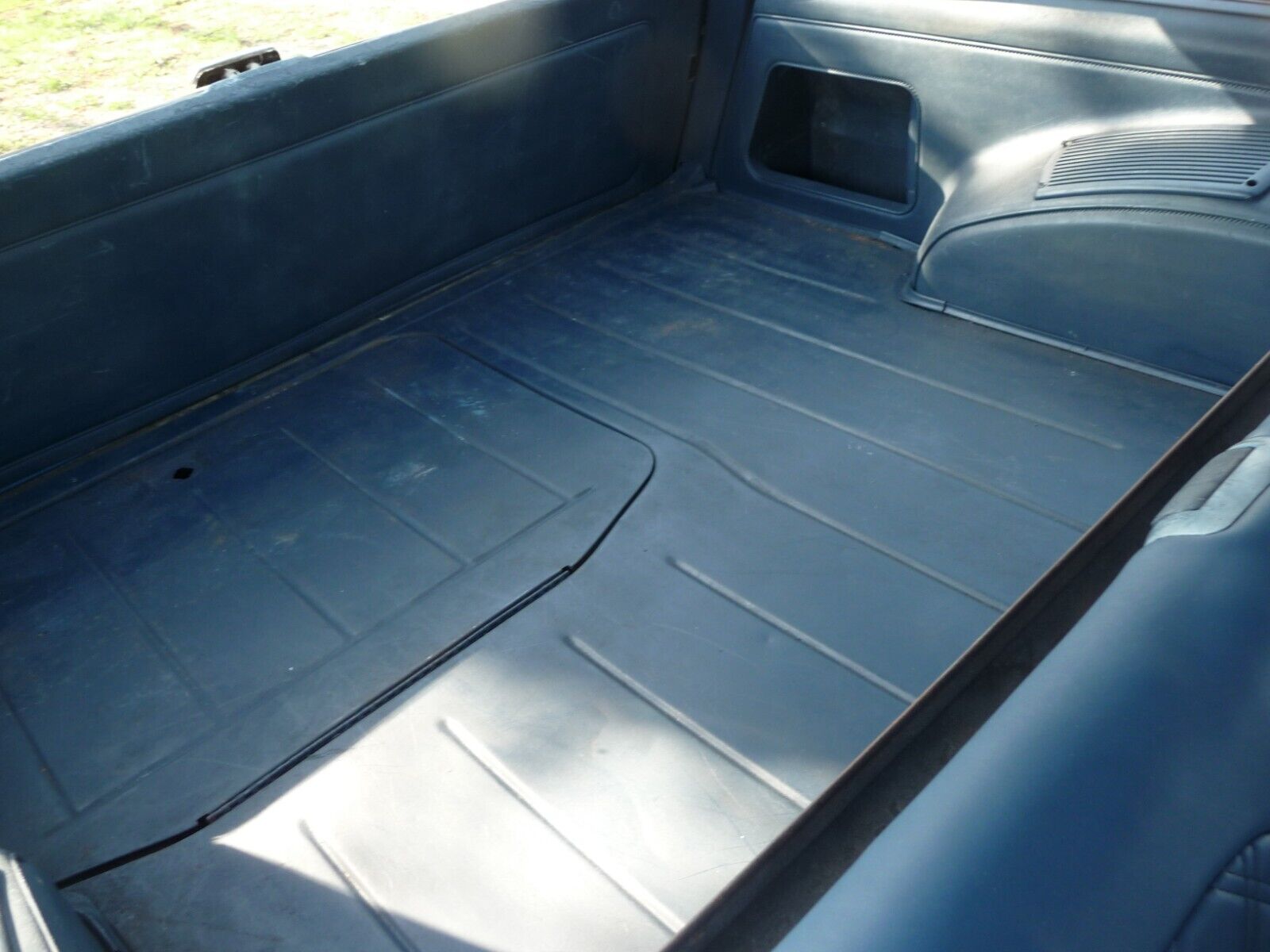 Chevrolet-Malibu-1982-Wagon-27