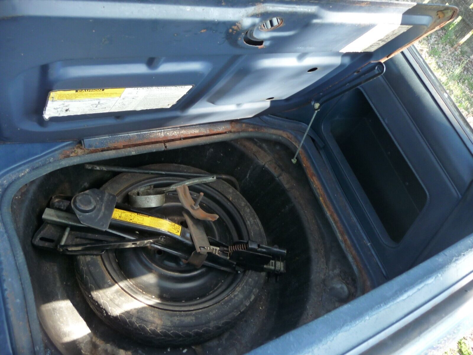 Chevrolet-Malibu-1982-Wagon-28