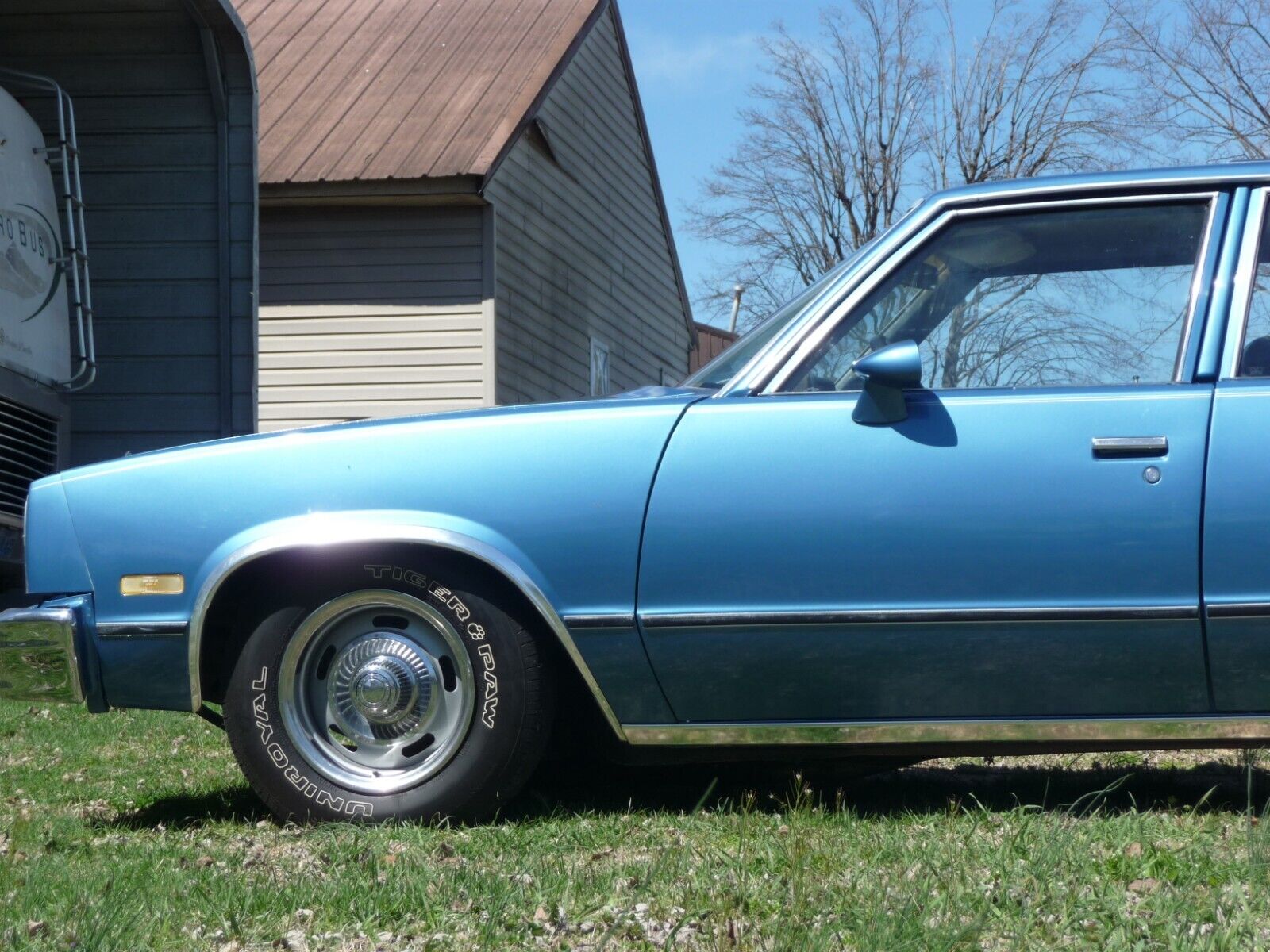 Chevrolet-Malibu-1982-Wagon-3