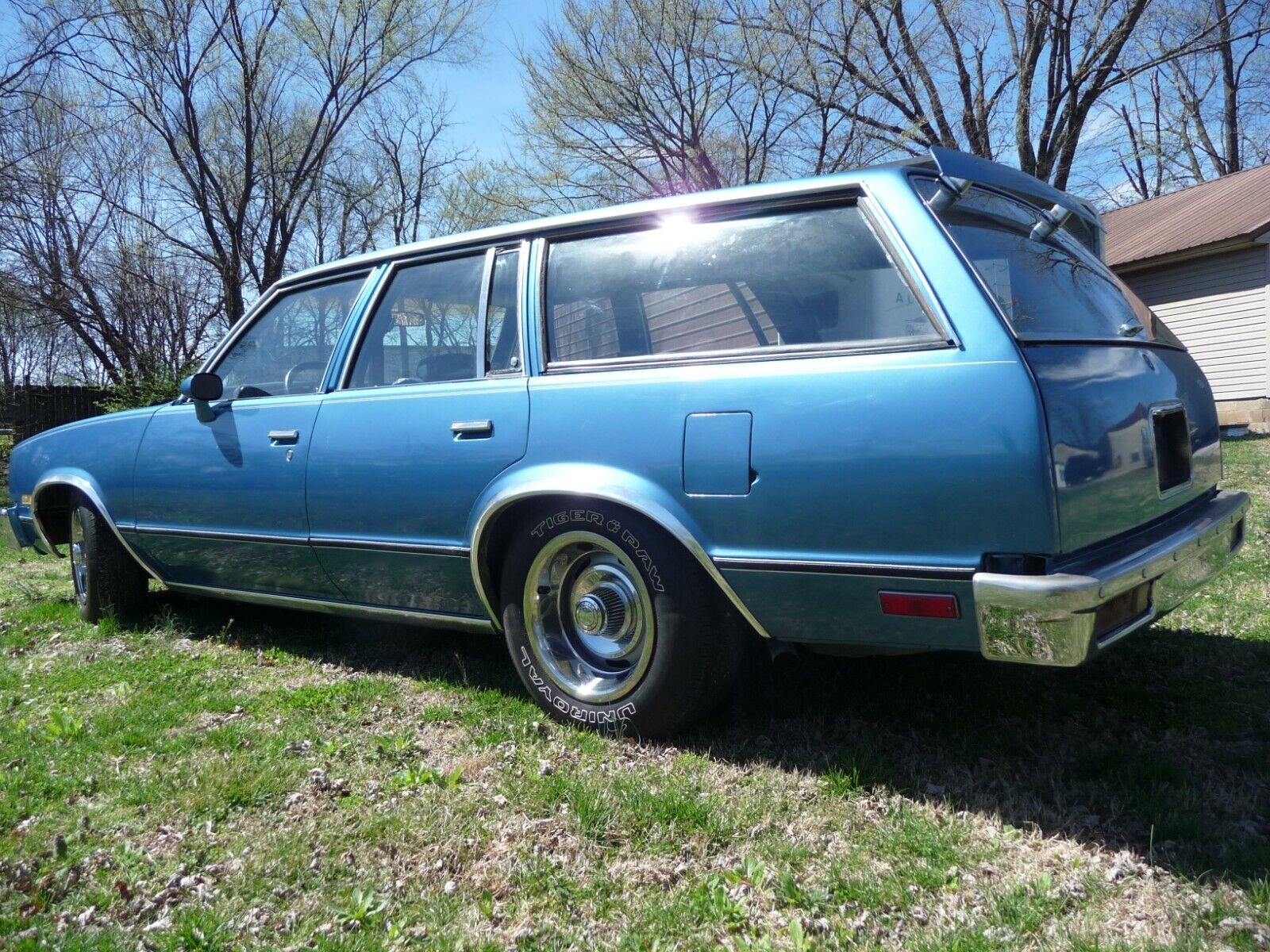 Chevrolet-Malibu-1982-Wagon-5