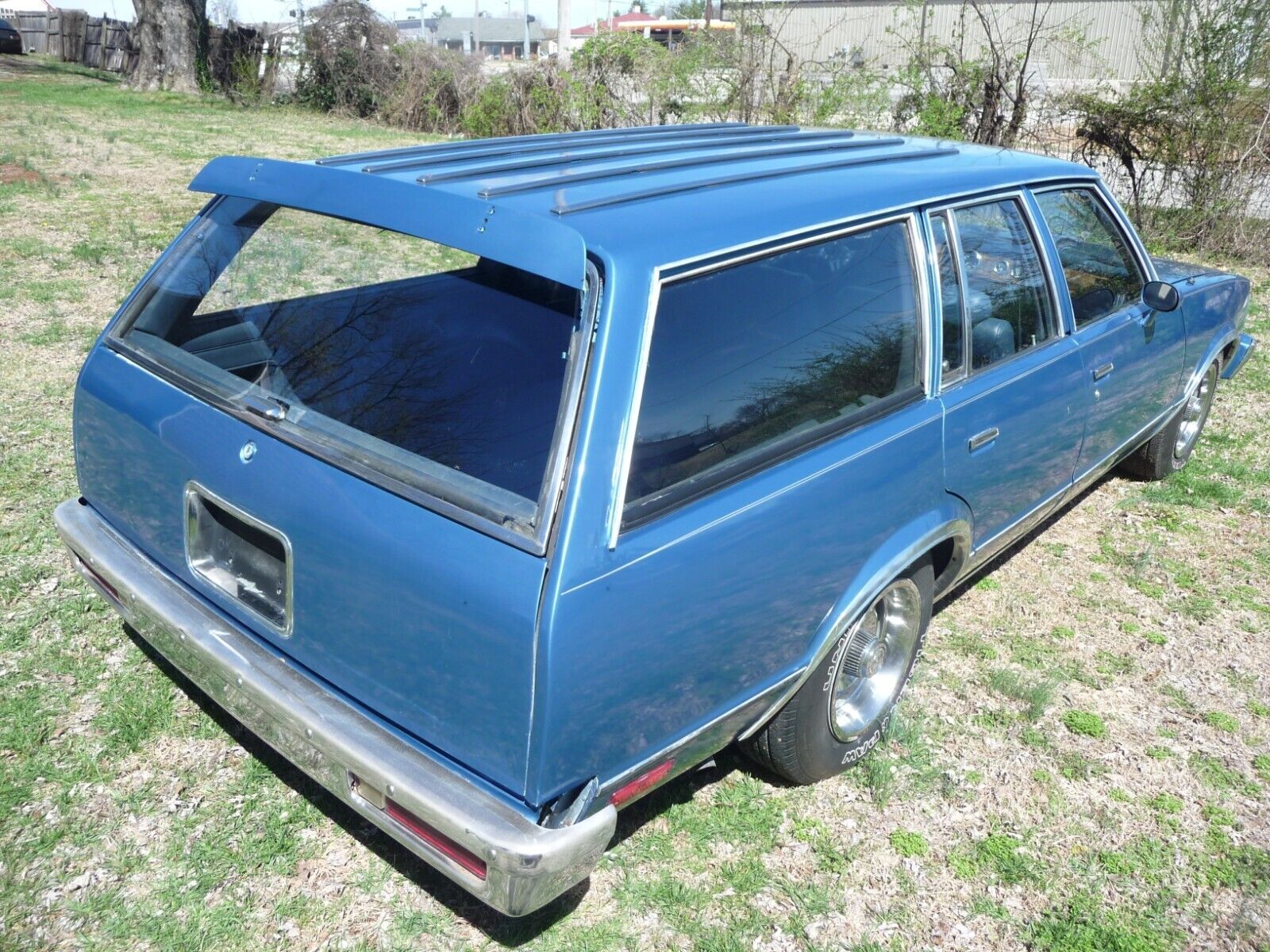 Chevrolet-Malibu-1982-Wagon-9