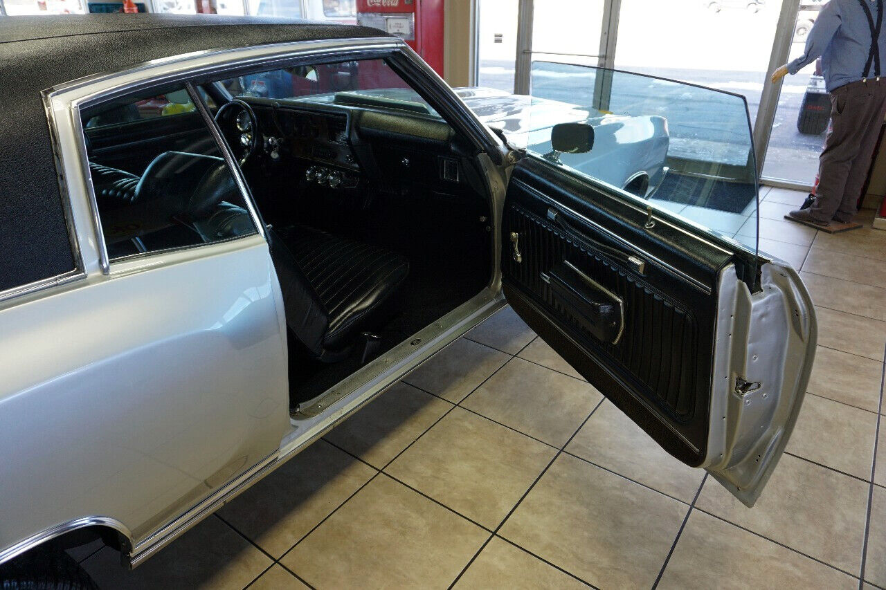 Chevrolet-Monte-Carlo-1970-Classic-Car-23