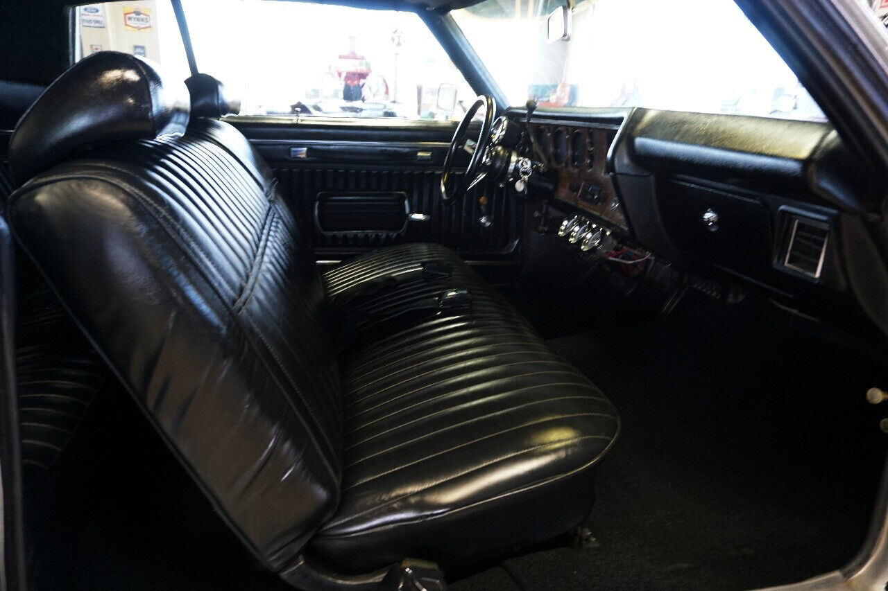Chevrolet-Monte-Carlo-1970-Classic-Car-24