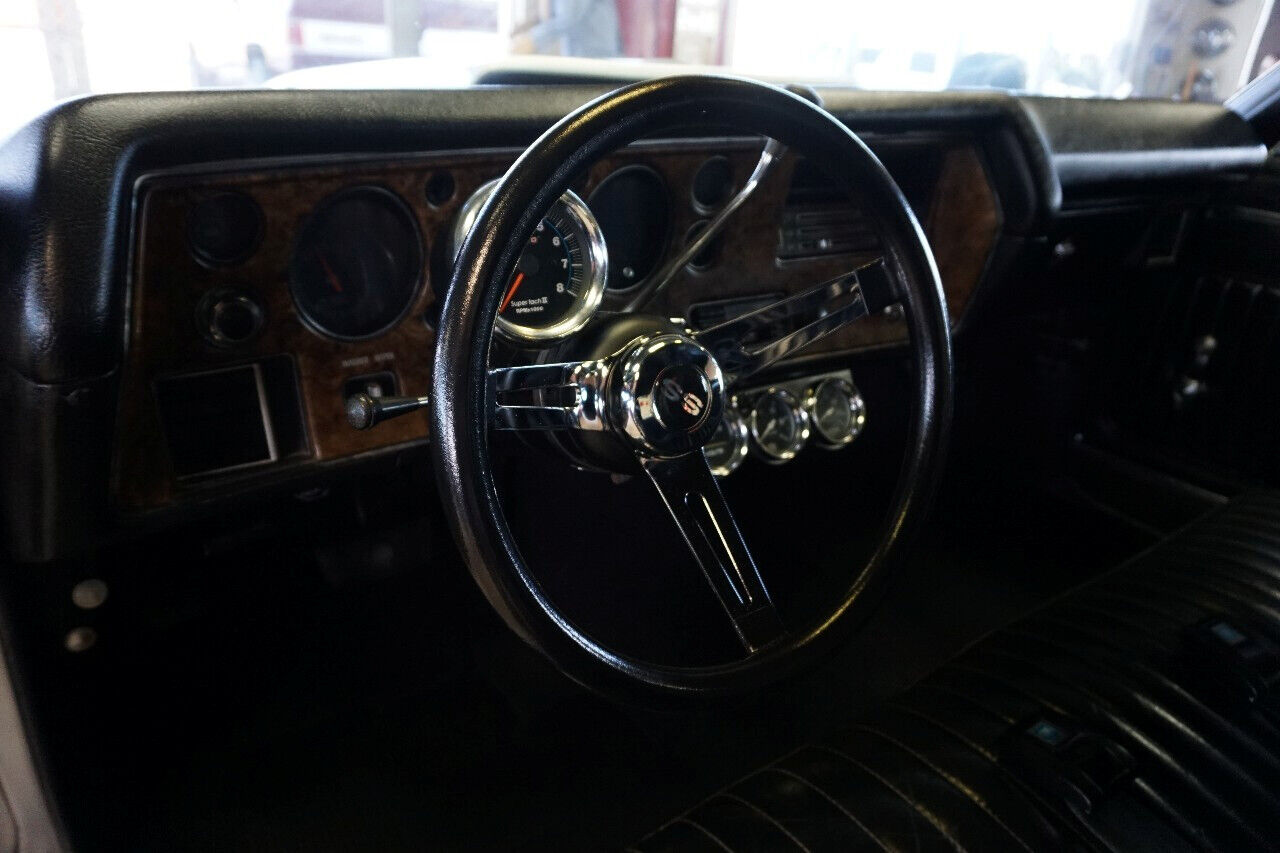Chevrolet-Monte-Carlo-1970-Classic-Car-26